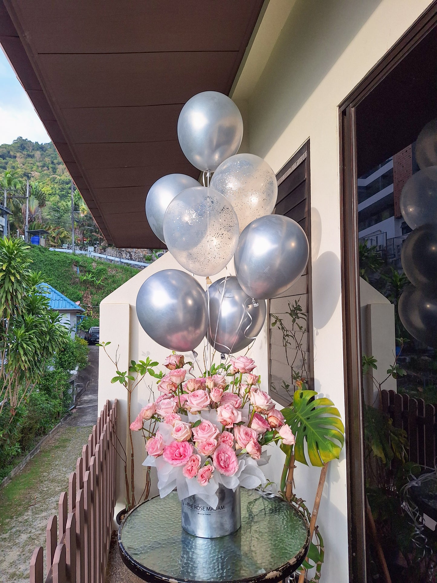 Flower Hat Box With Balloon