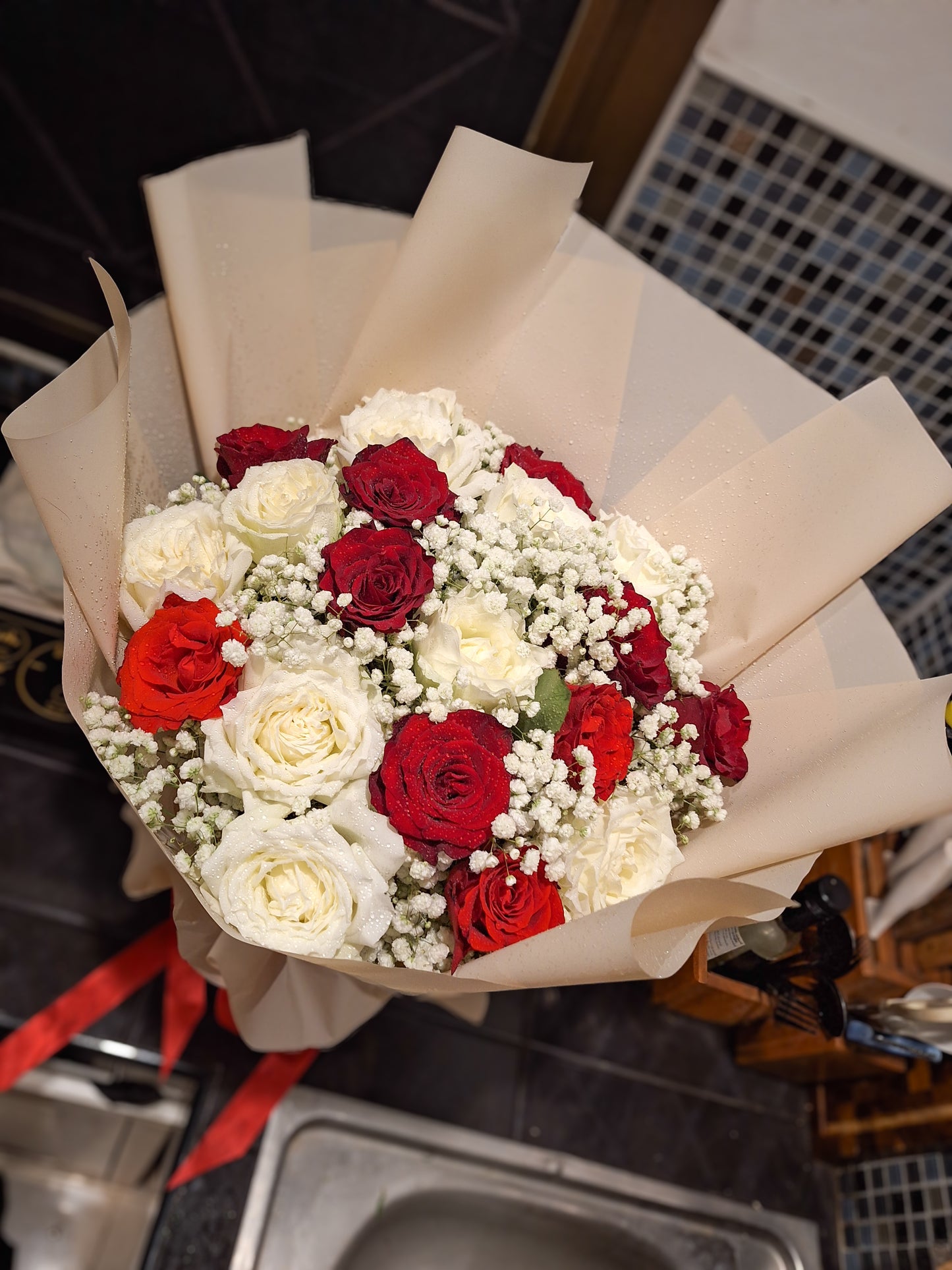 20 Valentine roses x your choice