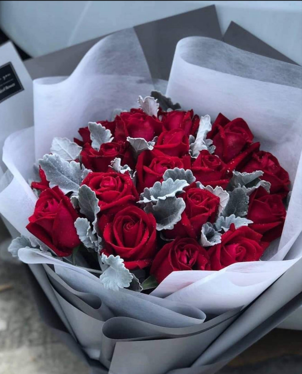 20 Valentine roses x your choice